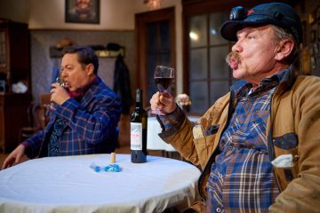 Helsingin Kaupunginteatteri – Le Coq – taistelu ravintolasta – Kuvassa Jouko Klemettilä ja Pertti Koivula – Kuva © Jaakko Vuorenmaa