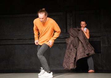 Helsingin Kaupunginteatteri - Kaksivärinen fuuga - kuvassa Mikko Paloniemi ja  Jonna Aaltonen @Yoshi_Omori