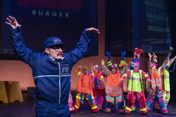 Helsingin Kaupunginteatteri – Tatu ja Patu Helsingissä – Kuvassa Paavo Kerosuo – Kuva Tuomo Manninen