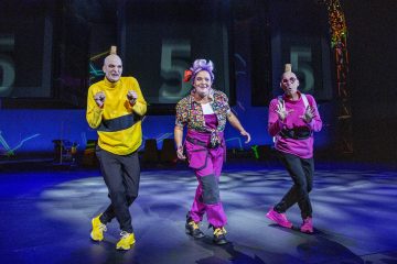 Helsingin Kaupunginteatteri – Tatu ja Patu Helsingissä – Kuvassa Paavo Kääriäinen, Leenamari Unho ja Antti Timonen – Kuva Robert Seger