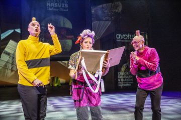 Helsingin Kaupunginteatteri – Tatu ja Patu Helsingissä – Kuvassa Paavo Kääriäinen, Leenamari Unho ja Antti Timonen – Kuva Robert Seger