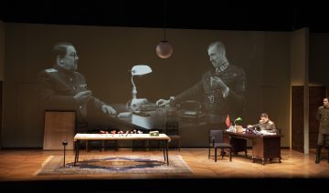 Helsingin Kaupunginteatteri – Stalinin suloinen ruoska – Kuvassa Joachim Wigelius, Sixten Lundberg ja Tuukka Leppänen – Kuva © Stefan Bremer
