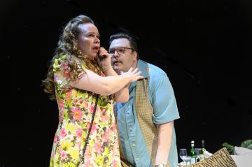 Helsingin Kaupunginteatteri – Tähtisadetta – Kuvassa Katja Küttner ja Mikko Penttilä – Kuva © Tuomo Manninen