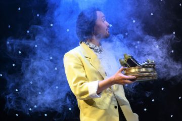 Helsingin Kaupunginteatteri – Tähtisadetta – Kuvassa Peter Ahlqvist – Kuva © Tuomo Manninen