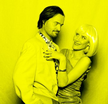 Helsingin Kaupunginteatteri – Tähtisadetta – Kuvassa Peter Ahlqvist ja Vappu Nalbantoglu – Kuva Tuomo Manninen