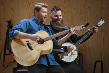Lilla Teatern – Once – På bilden Alexander Wendelin och Kalle Ruusukallio – Foto  Otto-Ville Väätäinen