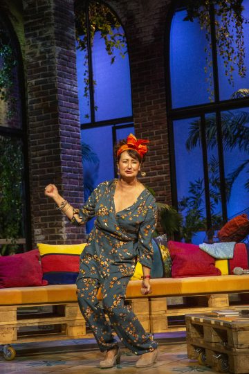 Helsingin Kaupunginteatteri – Toinen pullo cavaa – Kuvassa  Heidi Herala – Kuva © Robert Seger