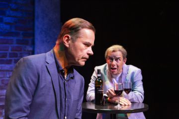 Helsingin Kaupunginteatteri – Illallinen ystävien kesken – Kuvassa Carl-Kristian Rundman ja Risto Kaskilahti – Kuva © Laura Malmivaara