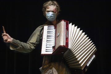 Helsingin Kaupunginteatteri – Punaorvot – Kuvassa Antti Autio – Kuva © Stefan Bremer