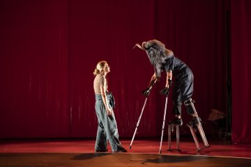 Helsingin Kaupunginteatteri – Punaorvot – Kuvassa Wenla Reimaluoto ja Kari Mattila – Kuva © Stefan Bremer