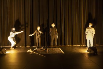 Helsingin Kaupunginteatteri – Punaorvot – Kuvassa Ella Mettänen, Marjut Toivanen, Kari Mattila ja Miika Laakso – Kuva © Stefan Bremer