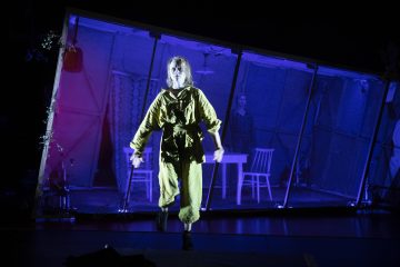 Helsingin Kaupunginteatteri – Punaorvot – Kuvassa Ella Mettänen – Kuva © Stefan Bremer