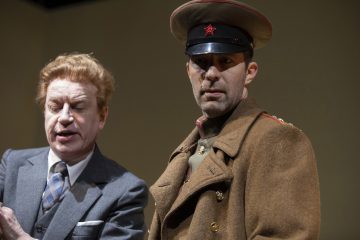 Helsingin Kaupunginteatteri – Stalinin suloinen ruoska – Kuvassa Jari Pehkonen ja Tuukka Leppänen – Kuva © Stefan Bremer