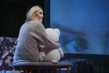 Helsingin Kaupunginteatteri – Vain parasta minulle – Rakastan sinua jo nyt – Kuvassa Vappu Nalbantoglu – Kuva Otto-Ville Väätäinen