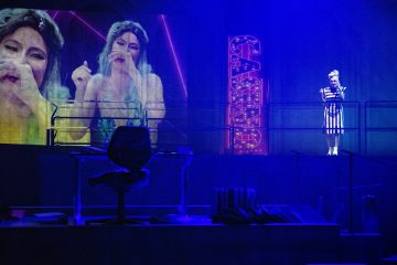 Helsingin Kaupunginteatteri – Vain parasta minulle – Merisää – Kuvassa Merja Larivaara ja Vappu Nalbantoglu – Kuva Otto-Ville Väätäinen