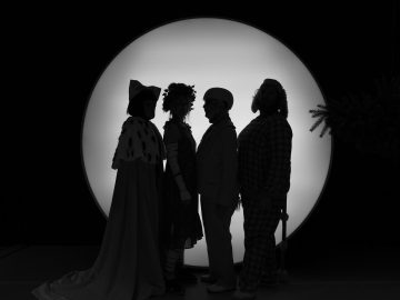 Lilla Teatern - Livet ditt as - på bilden Joanna Wingren, Sonja Ahlfors, Boel Marie Larsson och Herman Nyby. Foto:Liina Aalto-Setälä.