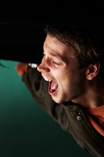 Lilla Teatern – Den besynnerliga händelsen med hunden om natten – Alexander Wendelin – Foto Ilkka Saastamoinen