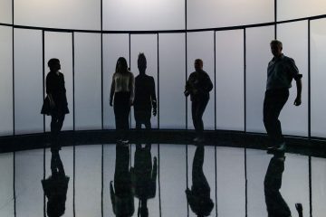 Lilla Teatern – Den besynnerliga händelsen med hunden om natten – Foto Otto-Ville Väätäinen