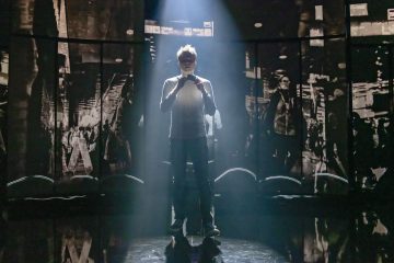 Lilla Teatern – Den besynnerliga händelsen med hunden om natten – På bilden Alexander Wendelin – Foto Otto-Ville Väätäinen