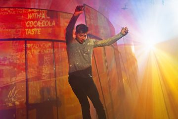 Lilla Teatern – Den besynnerliga händelsen med hunden om natten – På bilden Alexander Wendelin –  Foto Otto-Ville Väätäinen