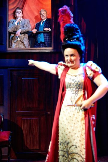 Helsingin Kaupunginteatteri – Baskervillen koira – Kuvassa Emilia Sinisalo, Santeri Kinnunen ja Eppu Salminen – Kuva Jaakko Vuorenmaa