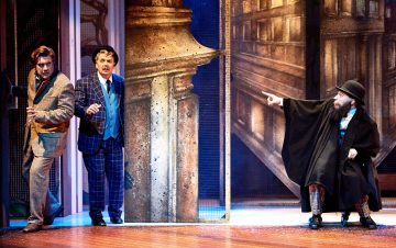 Helsingin Kaupunginteatteri – Baskervillen koira – Kuvassa Eppu Salminen, Santeri Kinnunen ja Mikko Virtanen – Kuva Jaakko Vuorenmaa