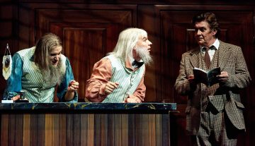 Helsingin Kaupunginteatteri – Baskervillen koira – Kuvassa Sauli Suonpää, Mikko Virtanen ja Santeri Kinnunen – Kuva Jaakko Vuorenmaa