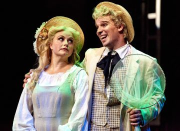 Helsingin Kaupunginteatteri – Baskervillen koira – Kuvassa Emilia Sinisalo ja Mikko Virtanen – Kuva Jaakko Vuorenmaa