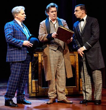 Helsingin Kaupunginteatteri – Baskervillen koira – Kuvassa Eppu Salminen, Santeri Kinnunen ja Mikko Virtanen – Kuva Jaakko Vuorenmaa