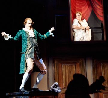 Helsingin Kaupunginteatteri – Baskervillen koira – Kuvassa Sauli Suonpää ja Emilia Sinisalo – Kuva Jaakko Vuorenmaa