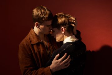 Helsingin Kaupunginteatteri – Bolla – Kuvassa Otto Rokka ja Mikko Kauppila – Kuva Ilkka Saastamoinen