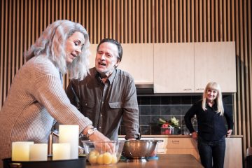 Helsingin Kaupunginteatteri – Lapset – Kuvassa Aino Seppo,  Jukka-Pekka Palo ja Jaana Saarinen – Kuva Uupi Tirronen