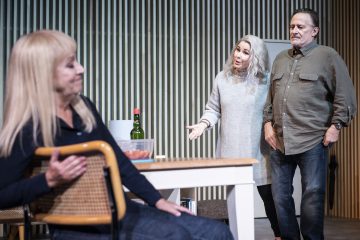 Helsingin Kaupunginteatteri – Lapset – Kuvassa Jaana Saarinen, Aino Seppo ja Jukka-Pekka Palo – Kuva Uupi Tirronen