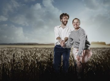 Helsingin Kaupunginteatteri – Niin kuin taivaassa– Kuvassa Tuukka Leppänen ja Oona Airola – Kuva Otto-Ville Väätäinen