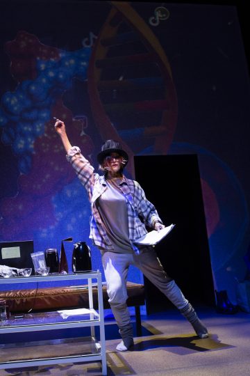 Helsingin Kaupunginteatteri – Paahtimo – Kuvassa Vappu Nalbantoglu – Kuva Robert Seger