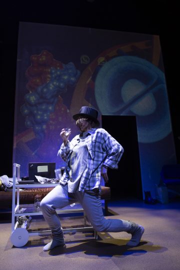 Helsingin Kaupunginteatteri – Paahtimo – Kuvassa Vappu Nalbantoglu – Kuva Robert Seger