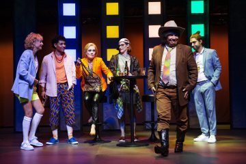 Helsingin Kaupunginteatteri – Paahtimo – Kuvassa Sanna-June Hyde, Jasir Osman, Leena Rapola, Vappu Nalbantoglu, Pertti Koivula ja Jarkko Niemi – Kuva Robert Seger