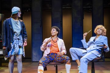 Helsingin Kaupunginteatteri – Paahtimo – Kuvassa Vappu Nalbantoglu, Jasir Osman ja Sanna-June Hyde – Kuva Robert Seger