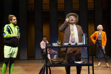 Helsingin Kaupunginteatteri – Paahtimo – Kuvassa Jarkko Niemi, Jasir Osman, Pertti Koivula ja Leena Rapola – Kuva Robert Seger