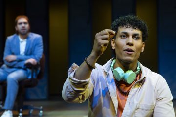 Helsingin Kaupunginteatteri – Paahtimo – Kuvassa Jasir Osman ja Jarkko Niemi – Kuva Robert Seger