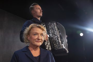 Lilla Teatern – Sörjen som blev – Anna Takanen och Harri Kuusijärvi – Foto Stefan Bremer