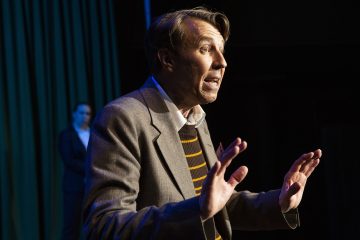 Helsingin Kaupunginteateri – Turvamies – Kuvassa  Martti Suosalo – Kuva Robert Seger