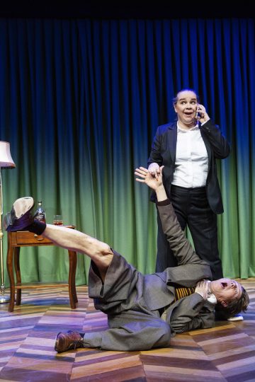 Helsingin Kaupunginteateri – Turvamies – Kuvassa Martti Suosalo ja Katja Küttner – Kuva Robert Seger