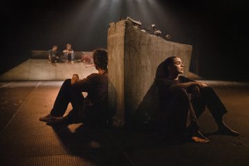 Helsingin Kaupunginteatteri – Gravity – Kuvassa Oskari Turpeinen, Anni Koskinen – Kuva Petra Tiihonen