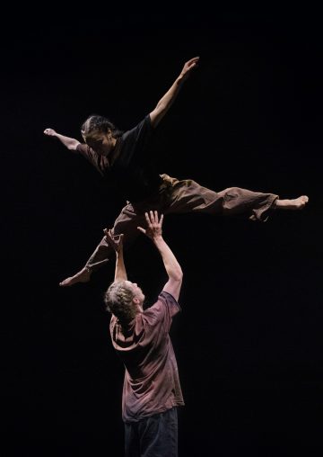 Helsingin Kaupunginteatteri – Gravity – Kuvassa Oskari Turpeinen, Anni Koskinen – Kuva Petra Tiihonen