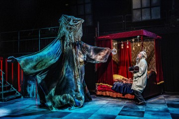 Helsingin Kaupunginteatteri – Saiturin joulu – Kuva Robert Seger / Moment