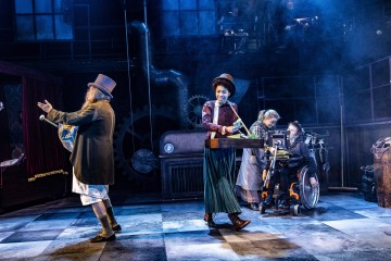 Helsingin Kaupunginteatteri – Saiturin joulu – Kuva Robert Seger