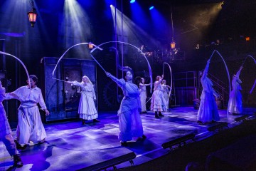 Helsingin Kaupunginteatteri – Saiturin joulu – Kuva Robert Seger