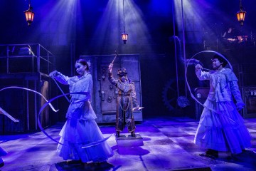 Helsingin Kaupunginteatteri – Saiturin joulu – Kuva Robert Seger