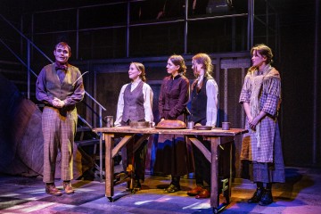 Helsingin Kaupunginteatteri – Saiturin joulu – Kuva Robert Seger